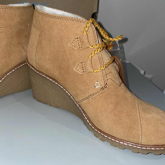 TOMS Desert Wedge Suede Boot - NEW IN BOX - Size 7.5 - Picture 2 of 8
